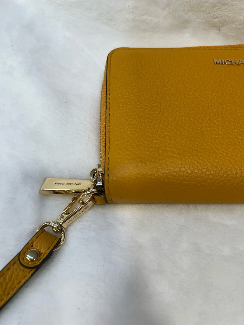 New Michael Kors Jet Set Travel Large Flat phone case Leather Marigold - Picture 5 of 7